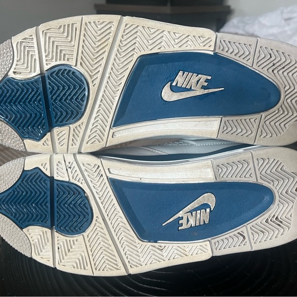 Nike Air Jordan 4 - Picture 4 of 4